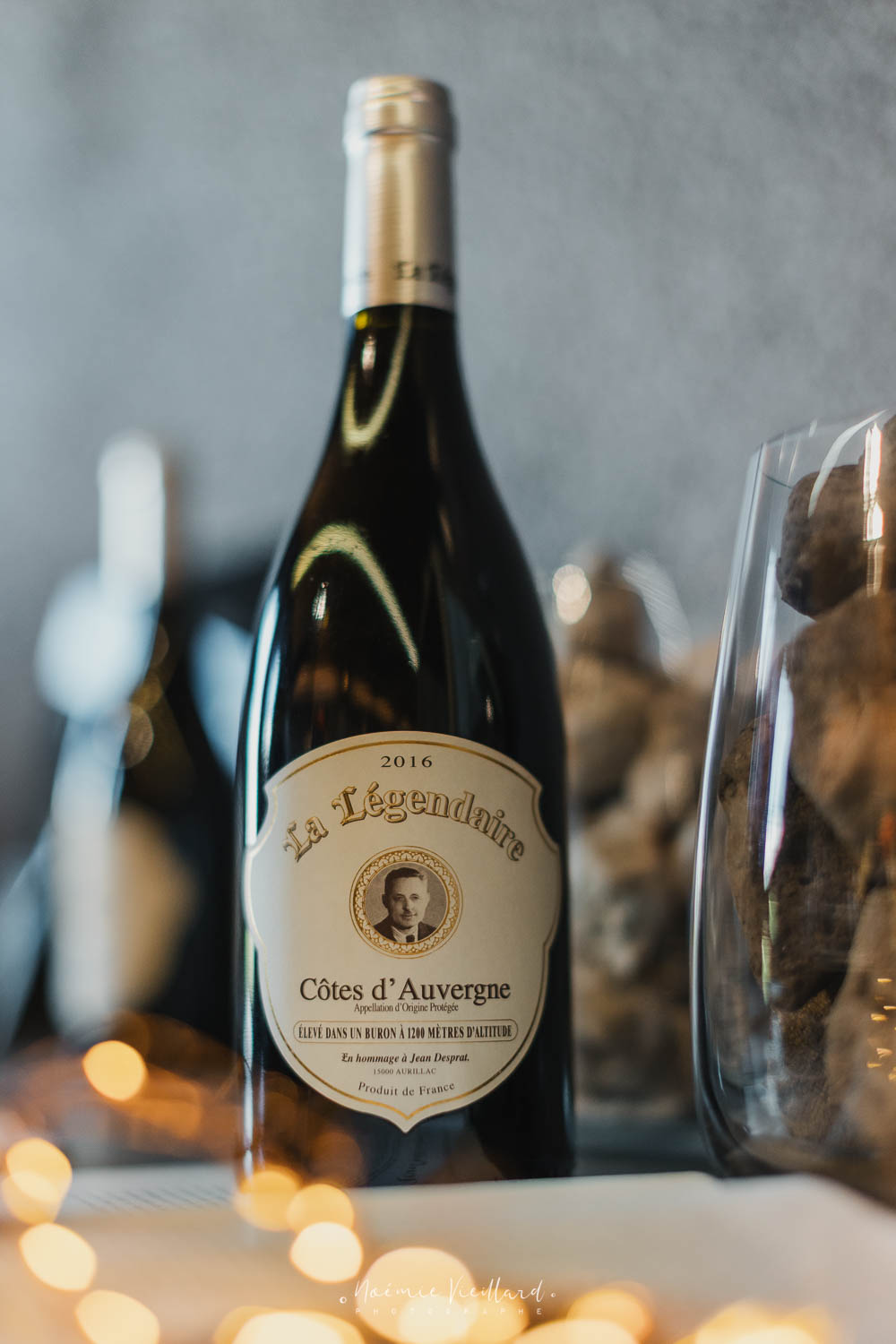 FRANCE - AUVERGNE VOLCANIC WINES ON THE RISE Bouteille du vin volcanique d'Auvergne, la Légendaire